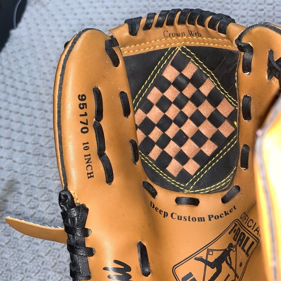 MacGregor Leather Laced Right Hand Throw 95170 10 Inch T Usa Ball Glove Young - Picture 2 of 9